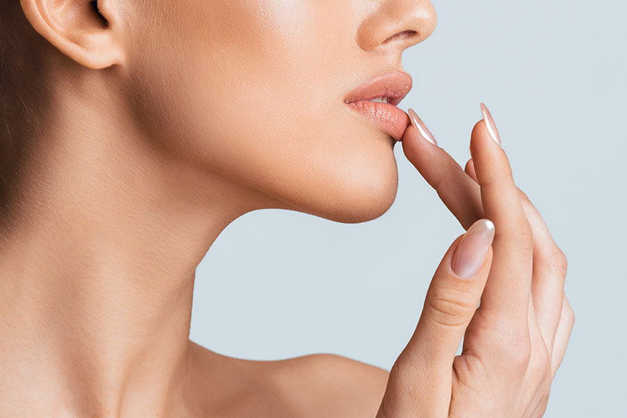 - Lip Essence